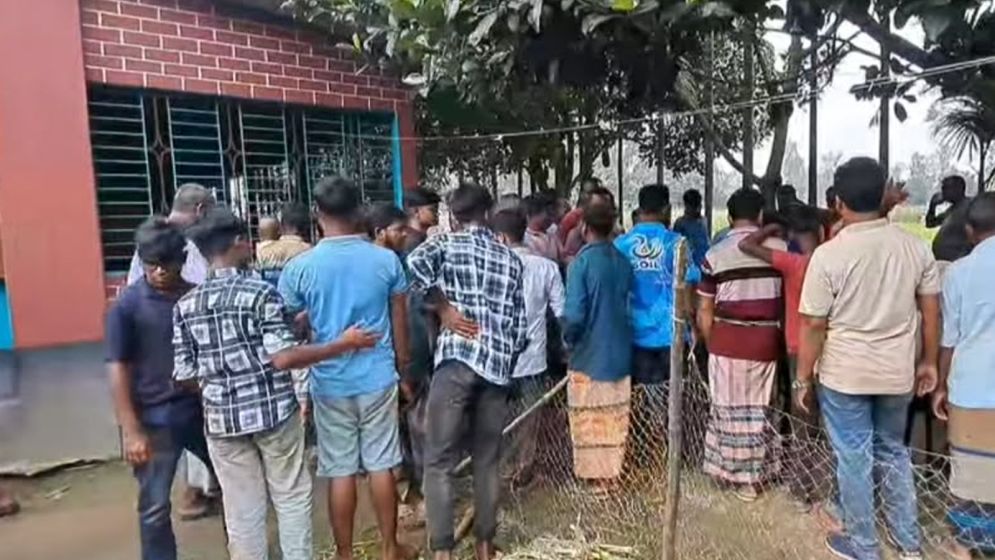 গাইবান্ধায় হোটেল কর্মচারীর ঝুলন্ত মরদেহ উদ্ধার
