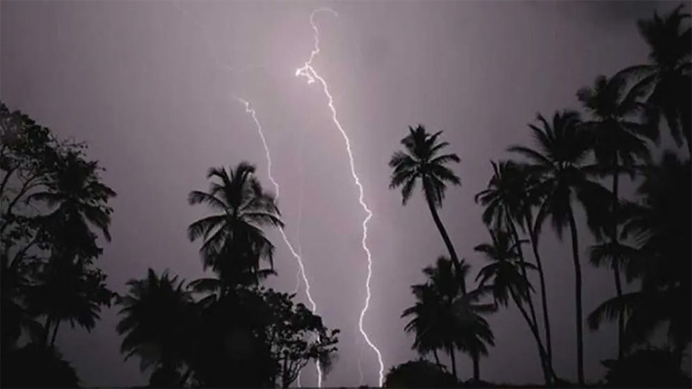 সন্ধ্যার মধ্যে চার অঞ্চলে ৬০ কিমি বেগে বজ্রবৃষ্টির আভাস