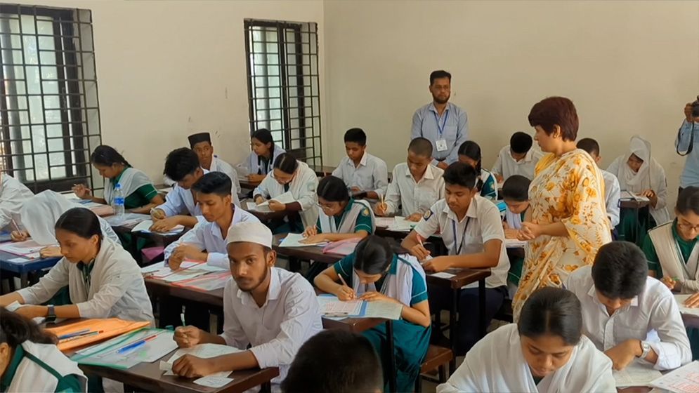 আজ থেকে শুরু হচ্ছে এসএসসি ও সমমানের পরীক্ষা