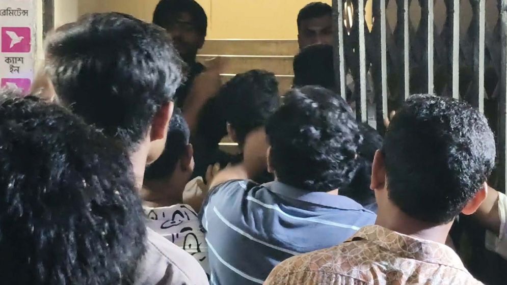 পূর্ব বিরোধের জেরে আখাউড়ায় দু'পক্ষের সংঘর্ষ, আহত ৩