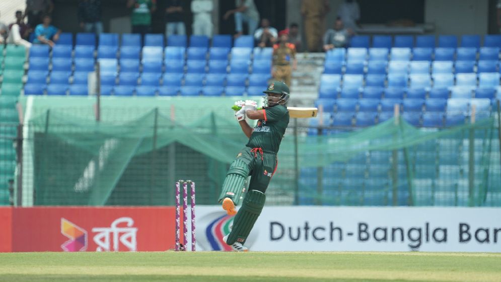 শান্তর সেঞ্চুরিতে শুরুর ধাক্কা কাটিয়ে ভালো সংগ্রহের পথে বাংলাদেশ
