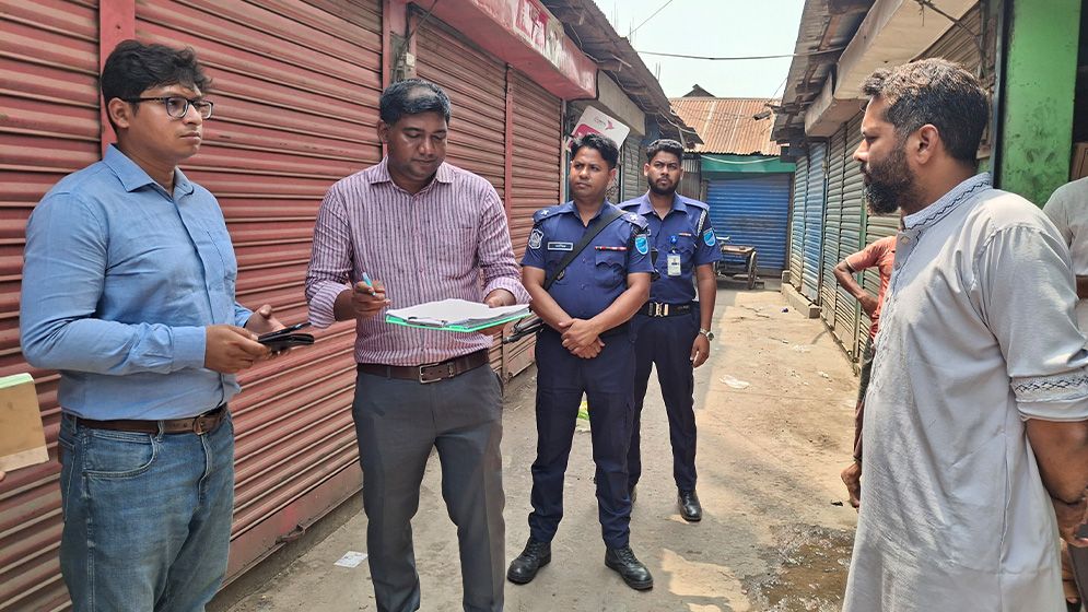 তেলের দামে কারসাজি, টাঙ্গাইলে তিন প্রতিষ্ঠানে ৭০ হাজার টাকা জরিমানা