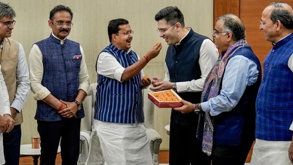 বিজেপিতে যোগ দেওয়ায় ১০ লাখ ফলোয়ার হারালেন রাঘব চাড্ডা