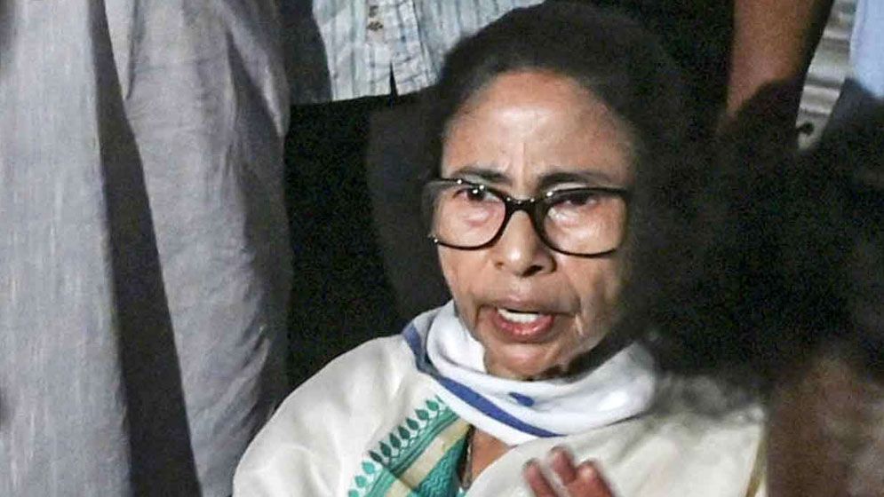 মমতার বাড়ি লক্ষ্য করে 'চোর-চোর' স্লোগান বিজেপি সমর্থকদের