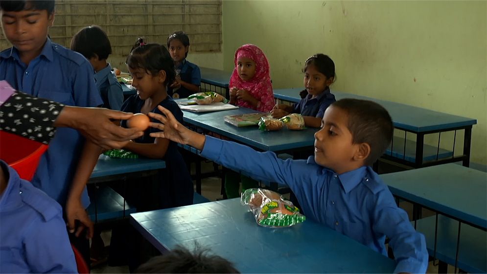 স্কুল ফিডিং প্রকল্পে ‘সাগর চুরি’, সপ্তাহে কলা-ডিমেই লোপাট ১৭ কোটি টাকা