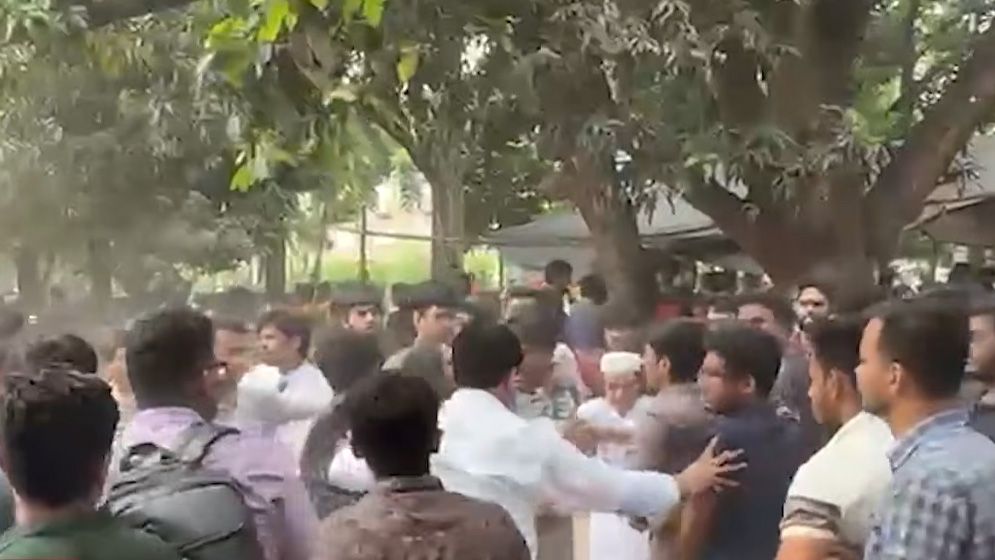 রাবিতে র‍্যাগিং অভিযোগকে কেন্দ্র করে দুই বিভাগের শিক্ষার্থীদের সংঘর্ষ