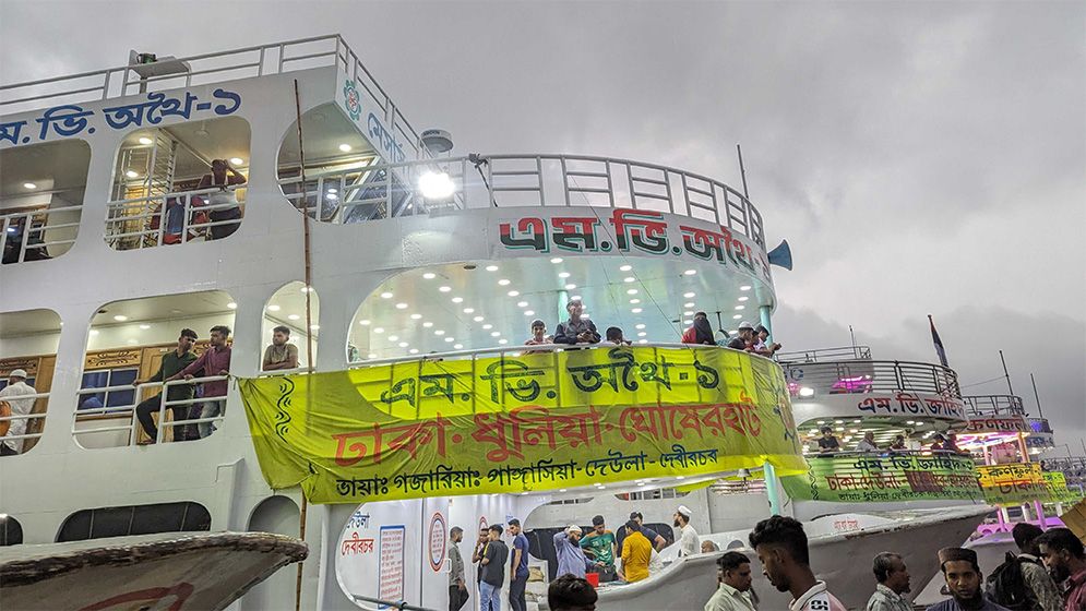 সাময়িক বন্ধ থাকার পর আবারও সদরঘাটে লঞ্চ চলাচল শুরু