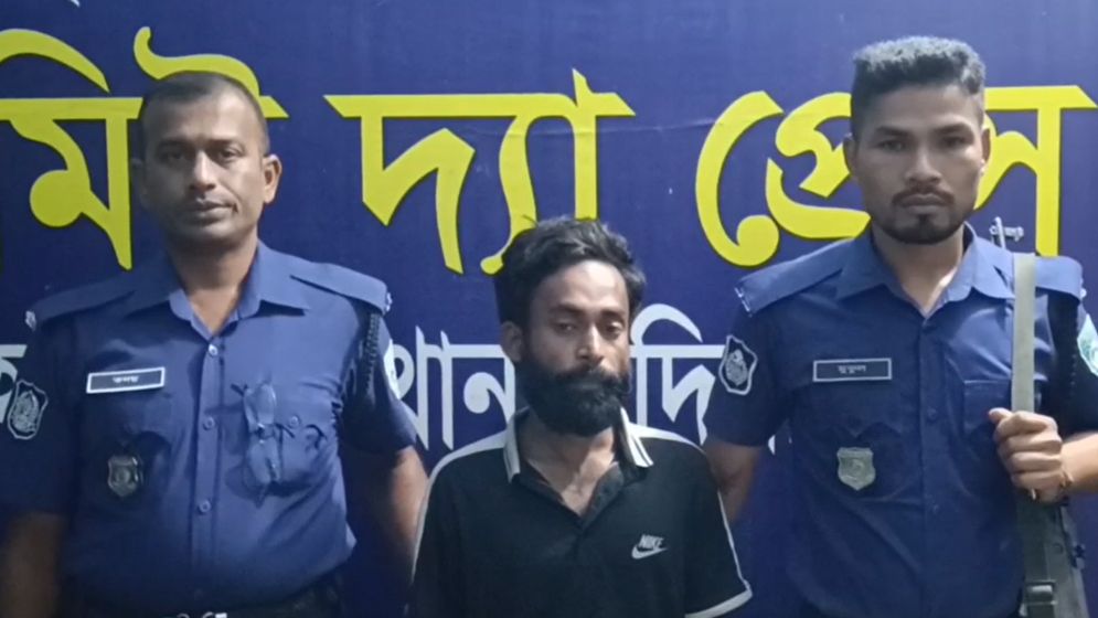 অবৈধ অনুপ্রবেশের দায়ে আটক বাংলাদেশিকে হস্তান্তর করল বিএসএফ