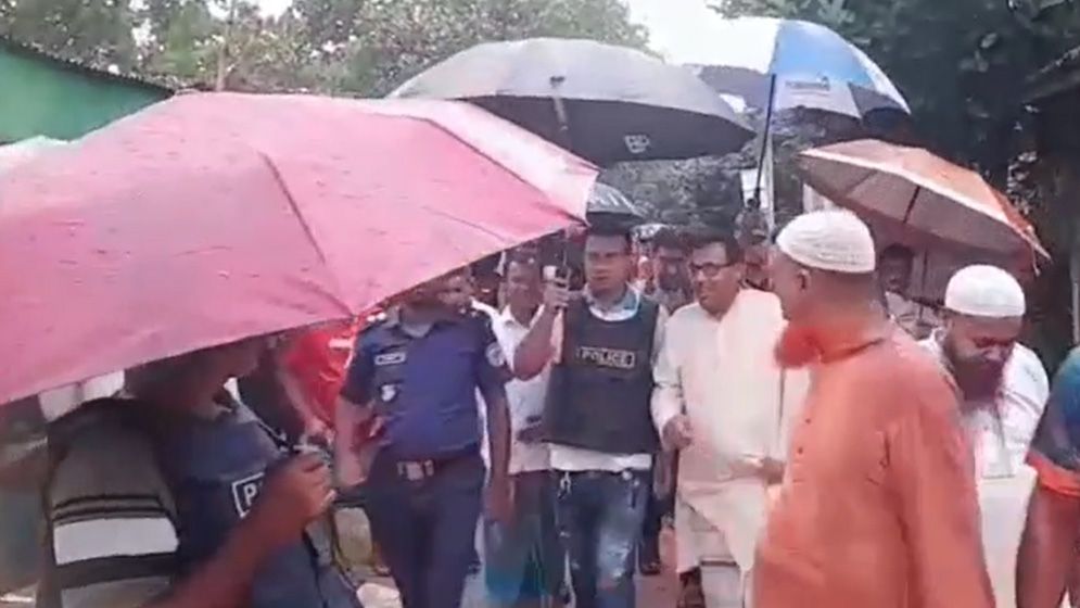 ভাঙ্গায় ফেসবুকে ভিডিও ছড়িয়ে দেওয়াকে কেন্দ্র করে গ্রামবাসীর মধ্যে সংঘর্ষে আহত ২৫