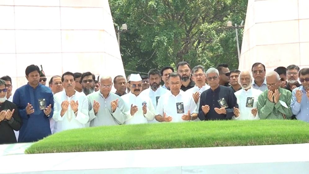 জিয়াউর রহমানের সমাধিতে শ্রদ্ধা জানালেন প্রধানমন্ত্রী