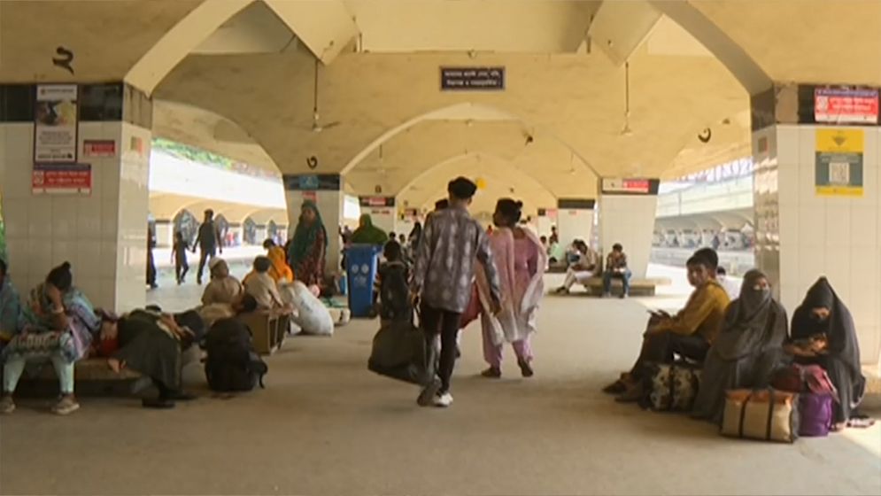 ঈদ শেষে ঢাকায় ফিরতে শুরু করেছে মানুষ