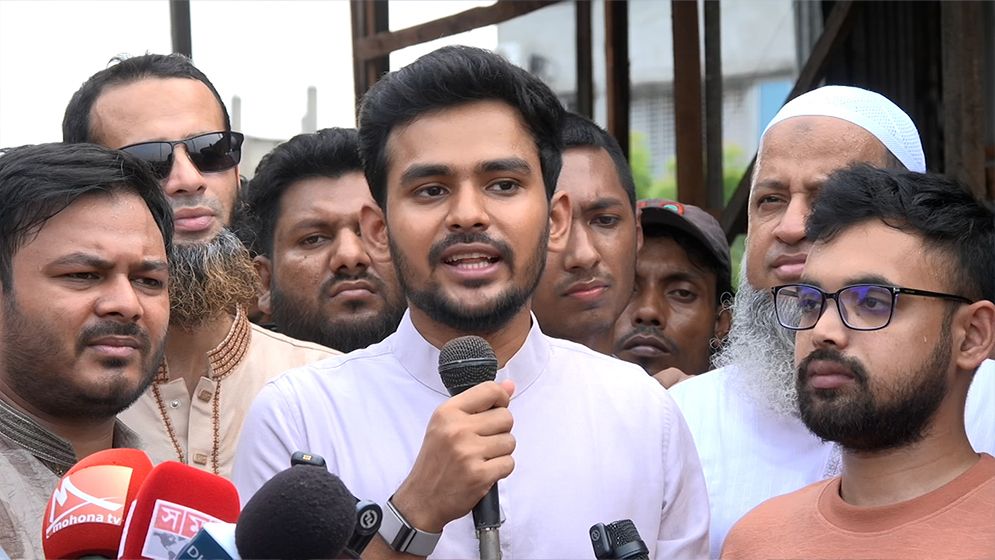 বিএনপিতে থাকা 'অশিক্ষিতদের' প্রশিক্ষণ দেওয়ার পরামর্শ আসিফ মাহমুদের