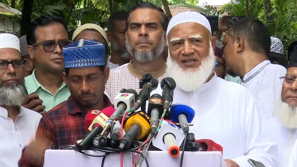 'জনগণ যখন ঘুমায় গেছে, তখন তেলের দাম বাড়ানো হইছে'