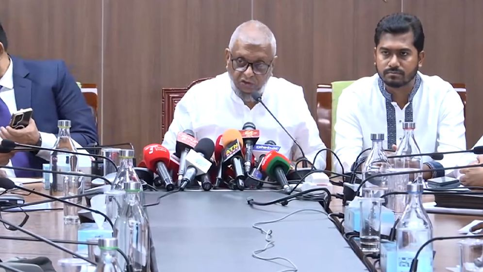 রাশিয়ান সেনাবাহিনীর কাছে ৩০ বাংলাদেশিকে বিক্রির অভিযোগে ৩ এজেন্সির লাইসেন্স বাতিল