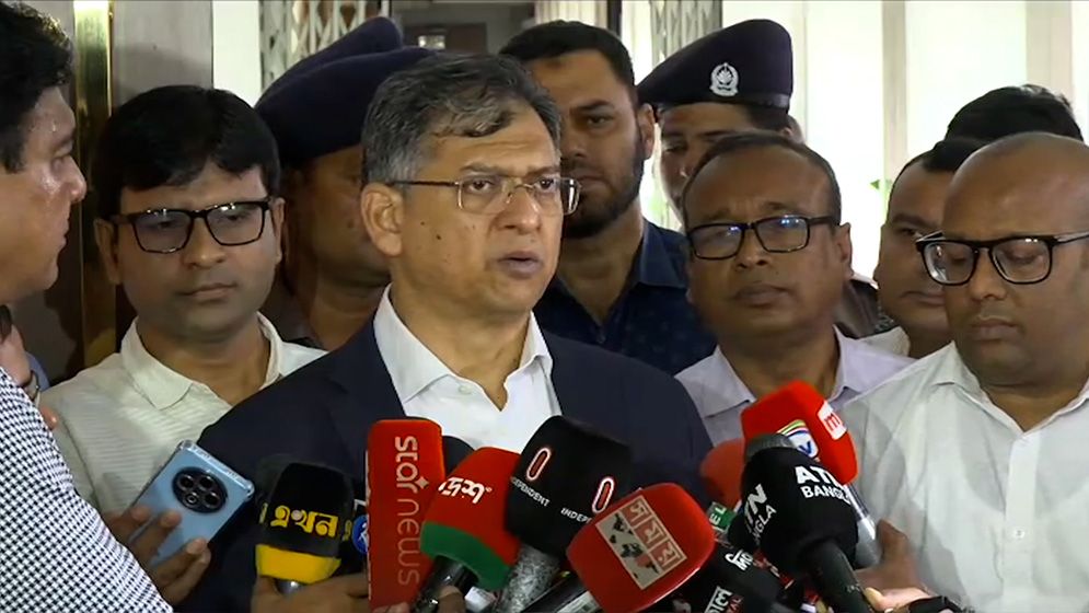 পুশইন ঠেকাতে কূটনৈতিক আলোচনা চলছে, সীমান্তে বিজিবি সতর্ক আছে: স্বরাষ্ট্রমন্ত্রী