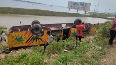 ব্রাহ্মণবাড়িয়ায় নিয়ন্ত্রণ হারিয়ে বাস খাদে, নিহত ৪