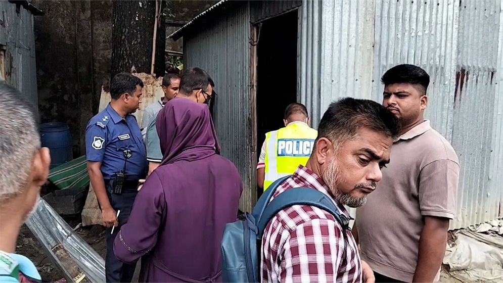 নেত্রকোণায় খাবার দিতে দেরি হওয়ায় শাবলের আঘাতে মাকে হত্যা
