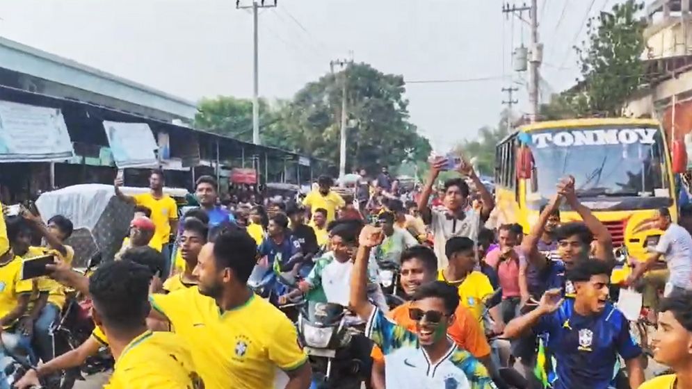 বিশ্বকাপ ২০২৬ উন্মাদনা: যশোরের বাঘারপাড়ায় ব্রাজিল সমর্থকদের শোডাউন