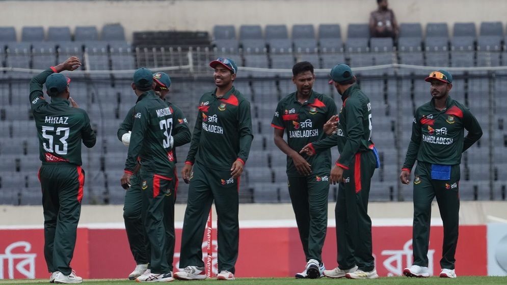 মিরপুরে বৃষ্টি শেষে ৪১ ওভারে বাংলাদেশের লক্ষ্য দাঁড়িয়েছে ১৯২ রান