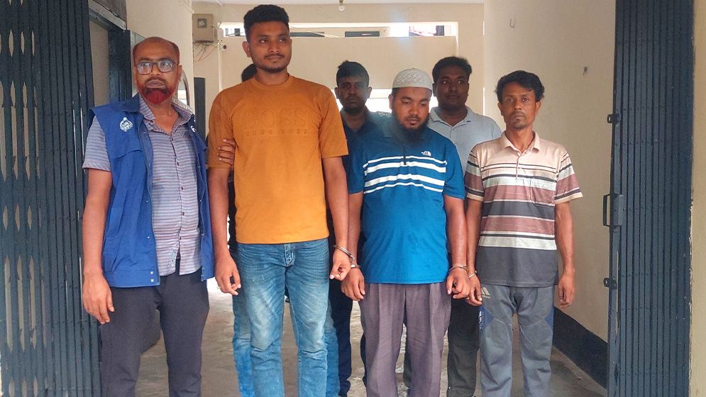 ঝিনাইদহে ৫টি চোরাই মোটরসাইকেল উদ্ধার, আটক ৩