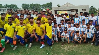 কালীগঞ্জে আর্জেন্টিনা-ব্রাজিল সমর্থকদের জমজমাট প্রীতি ফুটবল ম্যাচ, গোলশূন্য ড্র