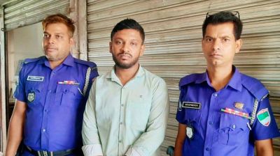 সাতক্ষীরায় এমবিবিএস ডিগ্রিধারী না হয়েও ডাক্তার পদবিতে চিকিৎসা, ছয় মাসের কারাদণ্ড