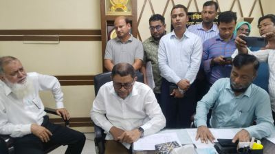 নোয়াখালীতে স্বাস্থ্যমন্ত্রীর ঝটিকা সফর, হাসপাতালের তত্ত্বাবধায়ক প্রত্যাহার