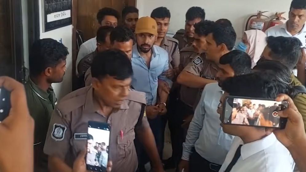 স্ত্রীকে আত্মহত্যা প্ররোচনার মামলায় অভিনেতা আলভী কারাগারে
