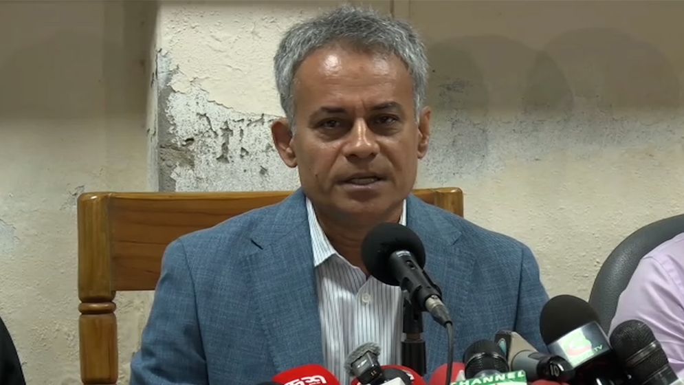 পদ্মা সেতুর পিলারের নিচে মাটি নয়, সাময়িক রাস্তা অপসারণ হয়েছে: সড়কমন্ত্রী
