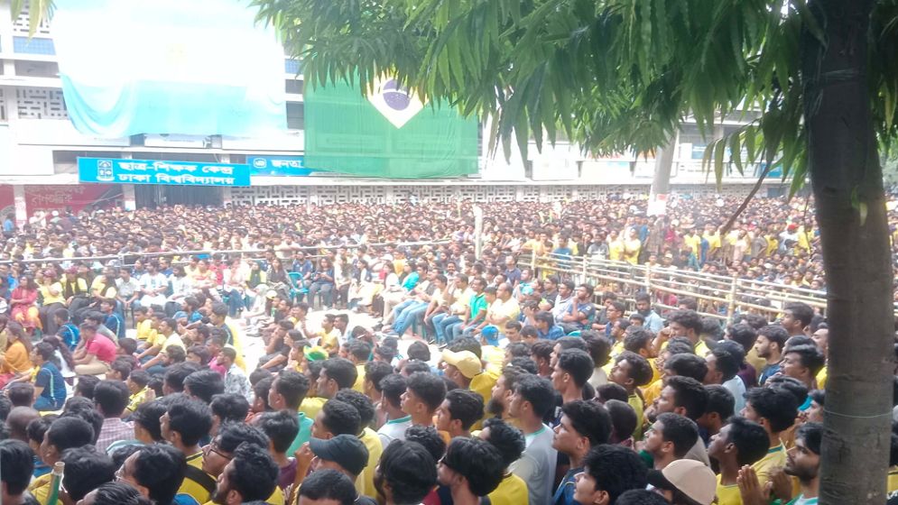 হাইতি-ব্রাজিল ম্যাচ জায়ান্ট স্ক্রিনে দেখতে উৎসবের আমেজ টিএসসিতে