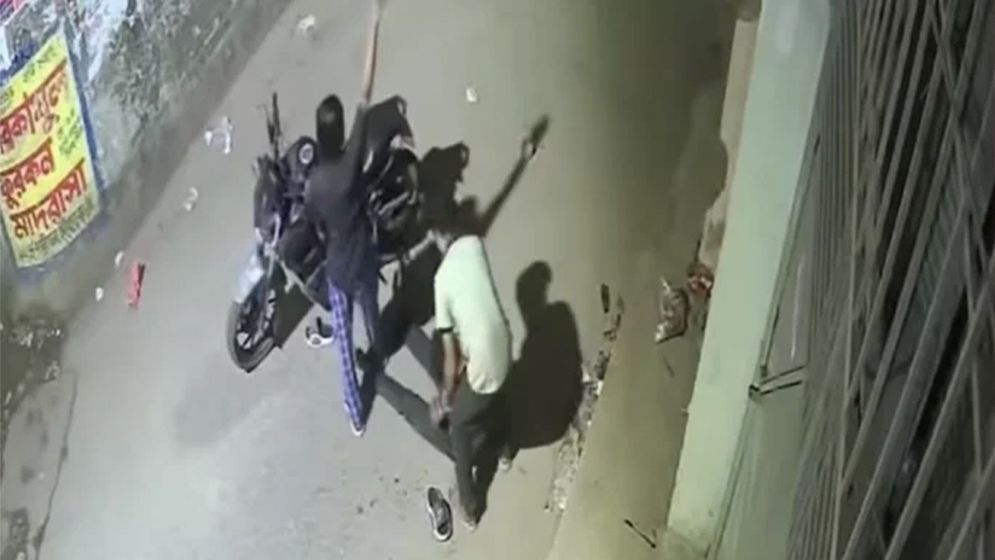 চলন্ত মোটরসাইকেলে ইটের আঘাত, ১২ দিন পর মারা গেলেন রাফি