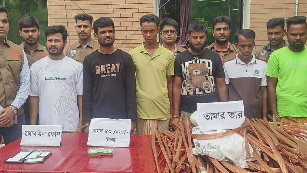 নাটোরে জুটমিলে ডাকাতির ঘটনায় গ্রেফতার ৬