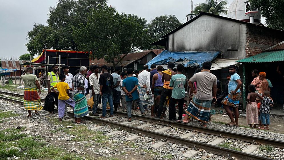 নরসিংদীতে রেললাইনের পাশ থেকে অজ্ঞাত ব্যক্তির মরদেহ উদ্ধার