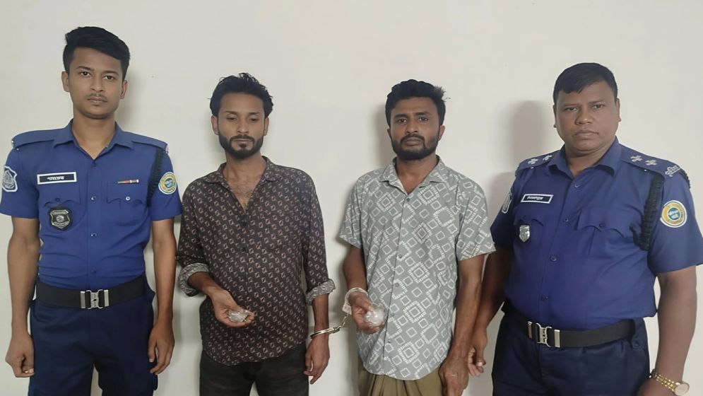 বাউফলে ইয়াবা নিয়ে ছাত্রদল নেতাসহ গ্রেফতার ৪