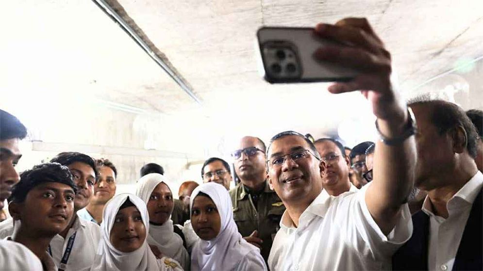 সংসদে প্রধানমন্ত্রীর সঙ্গে মধ্যাহ্নভোজ করলেন শিক্ষার্থীরা