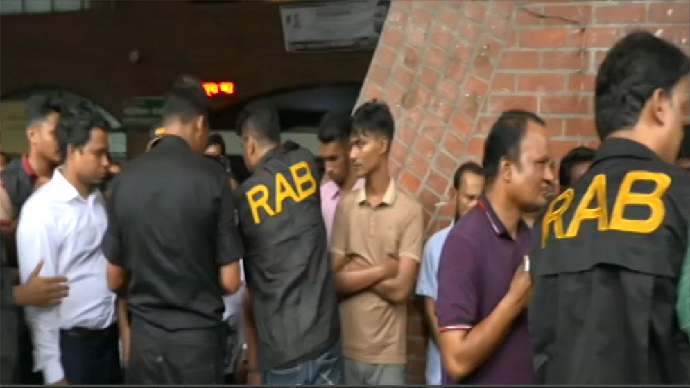 সোহরাওয়ার্দীসহ ৩ হাসপাতালে অভিযান, ১১ দালাল আটক