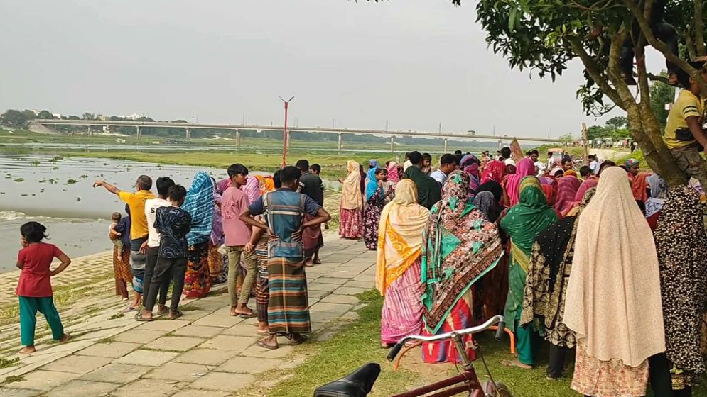 চাঁপাইনবাবগঞ্জে পদ্মায় ডুবে দুই স্কুলছাত্রের মৃত্যু, মহানন্দায় নিখোঁজ একজন  ‎