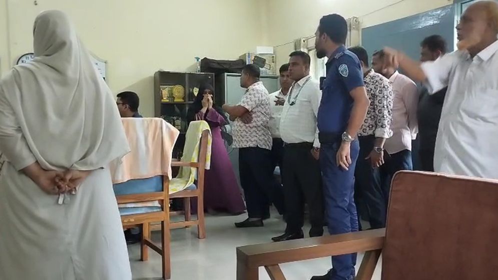 কসবায় ভুয়া প্রবেশপত্রে এইচএসসি পরীক্ষার চেষ্টা, দুজনকে ৪০ হাজার টাকা জরিমানা