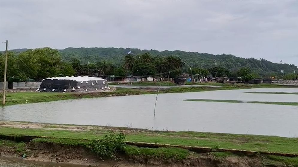 মিয়ানমারের অভ্যন্তরে গোলাগুলি-বিস্ফোরণ, টেকনাফ সীমান্তে আতঙ্ক
