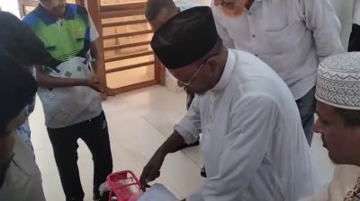 ঝিনাইদহে মাদরাসা ছাত্রের নামে বরাদ্দের বাইসাইকেল নাতনিকে দিলেন জামায়াত নেতা