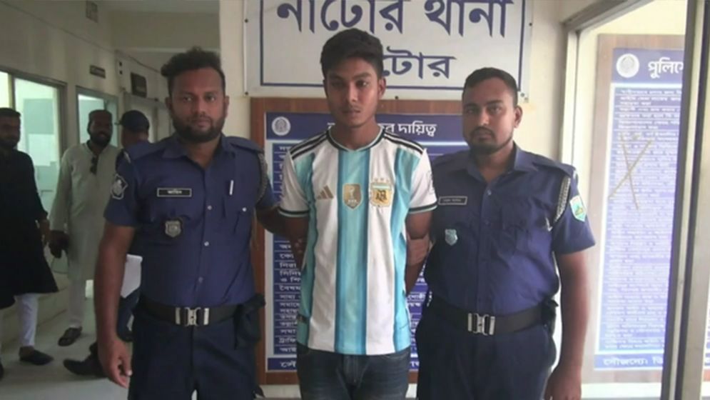 জুয়ার টাকা জোগাড়ে ছিনতাইয়ের নাটক, নাটোরে বিকাশ কর্মকর্তা গ্রেফতার