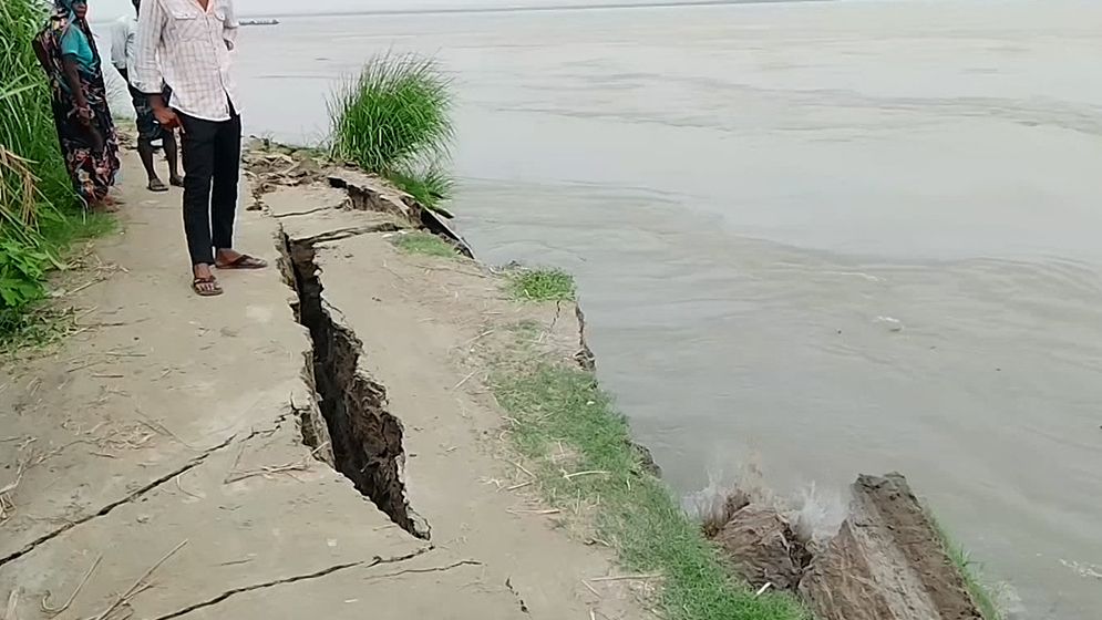 টাঙ্গাইলে বিলীন হচ্ছে ফসলি জমি ও স্থাপনা