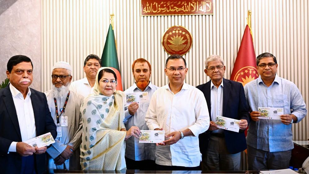 পল্লী উন্নয়ন দিবস উপলক্ষে স্মারক ডাক টিকিট উন্মোচন করলেন প্রধানমন্ত্রী