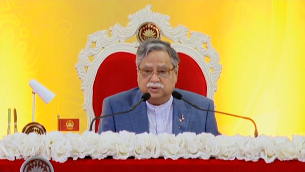 সরকার সশস্ত্র বাহিনীকে আধুনিক চতুর্মাত্রিক বাহিনী হিসেবে গড়ে তুলতে অঙ্গীকারবদ্ধ