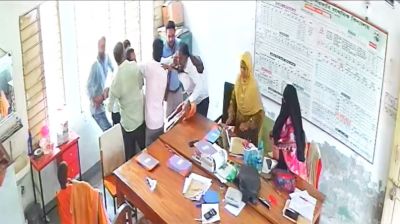 ছুটি না দেওয়ায় প্রধান শিক্ষককে মারধরের অভিযোগ সহকারী শিক্ষকের বিরুদ্ধে