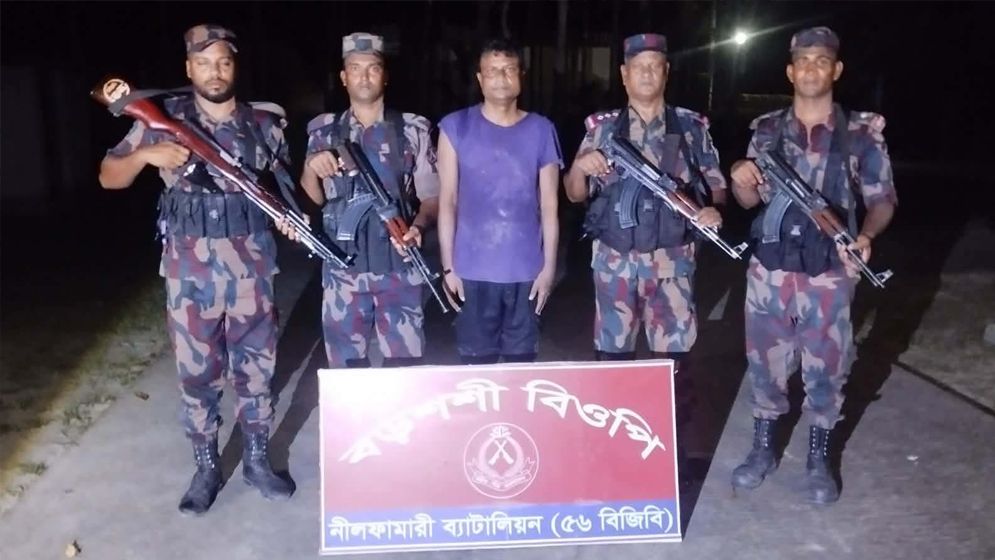 ভারতে অনুপ্রবেশকালে পঞ্চগড় সীমান্তে আটক ১