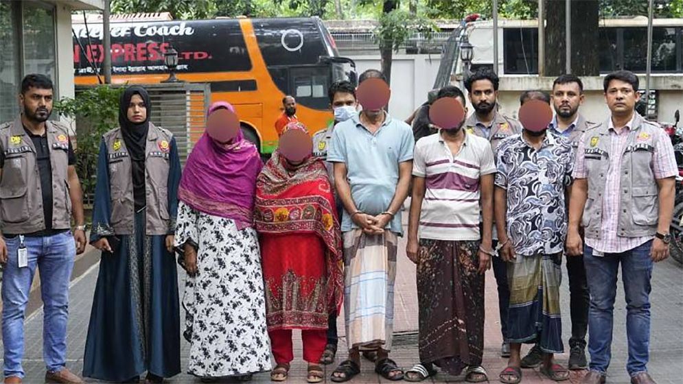 রাজধানীতে হানিট্র্যাপে ফেলে ব্ল্যাকমেইল, গ্রেফতার ৫