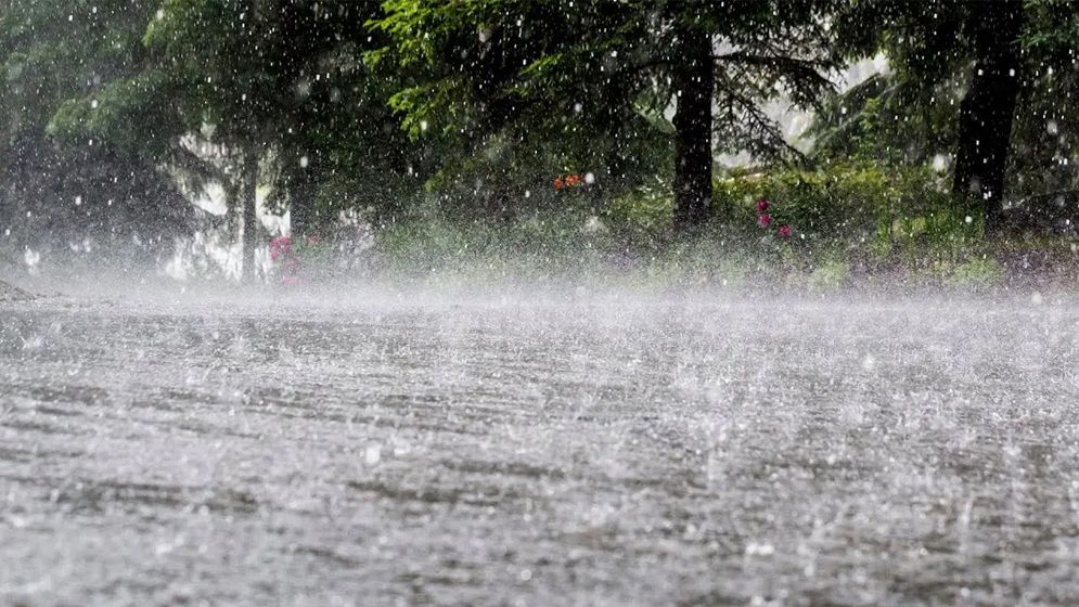 ৬ বিভাগে ভারী বৃষ্টিপাতের সতর্কবার্তা; চট্টগ্রামে ভূমিধসের শঙ্কা