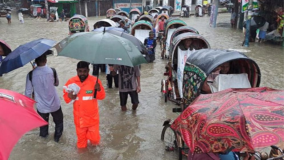 ভারী বর্ষণে বিপর্যস্ত চট্টগ্রাম-কক্সবাজারসহ পার্বত্য জেলাগুলো