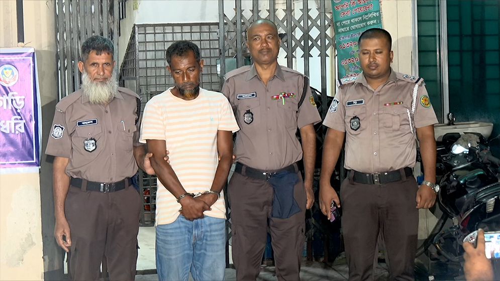 মিরপুরের সন্ত্রাসী কারেন্ট বাবু গ্রেফতার